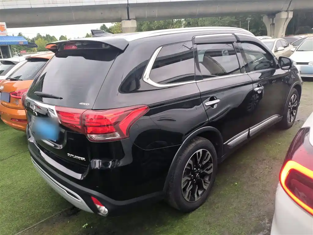 Mitsubishi Outlander 2020 — фото 6