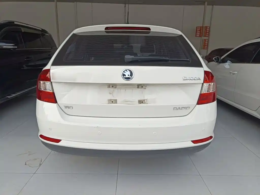 Skoda Rapid Spaceback 2016 — фото 6