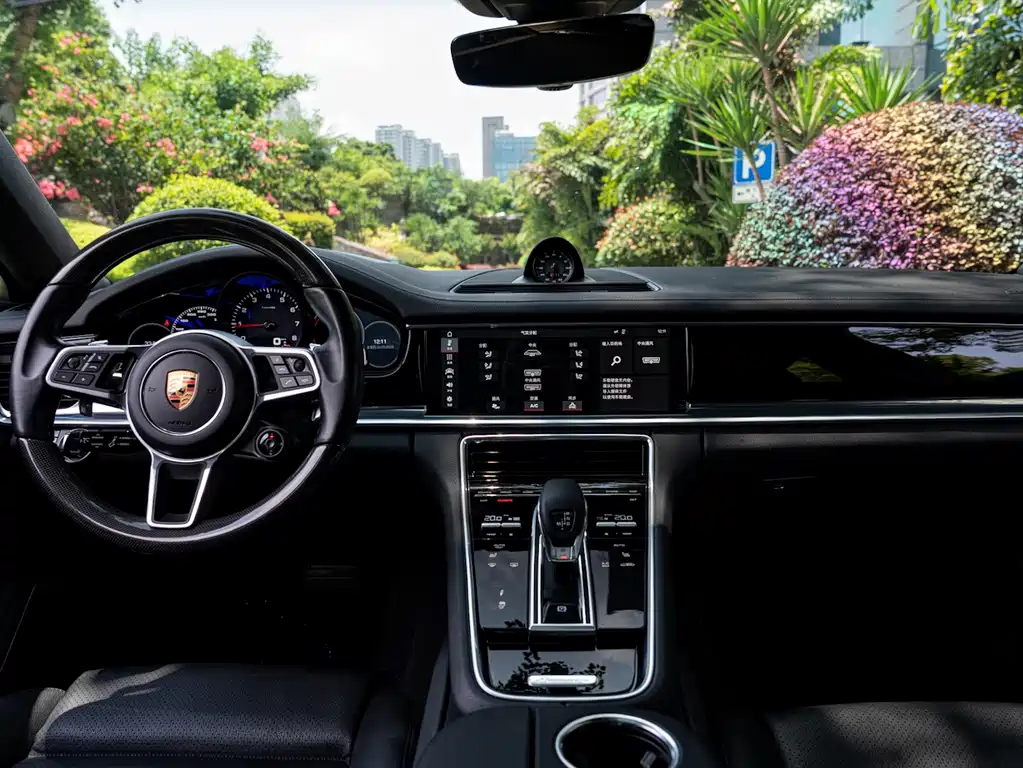 Porsche Panamera 2019 — фото 6