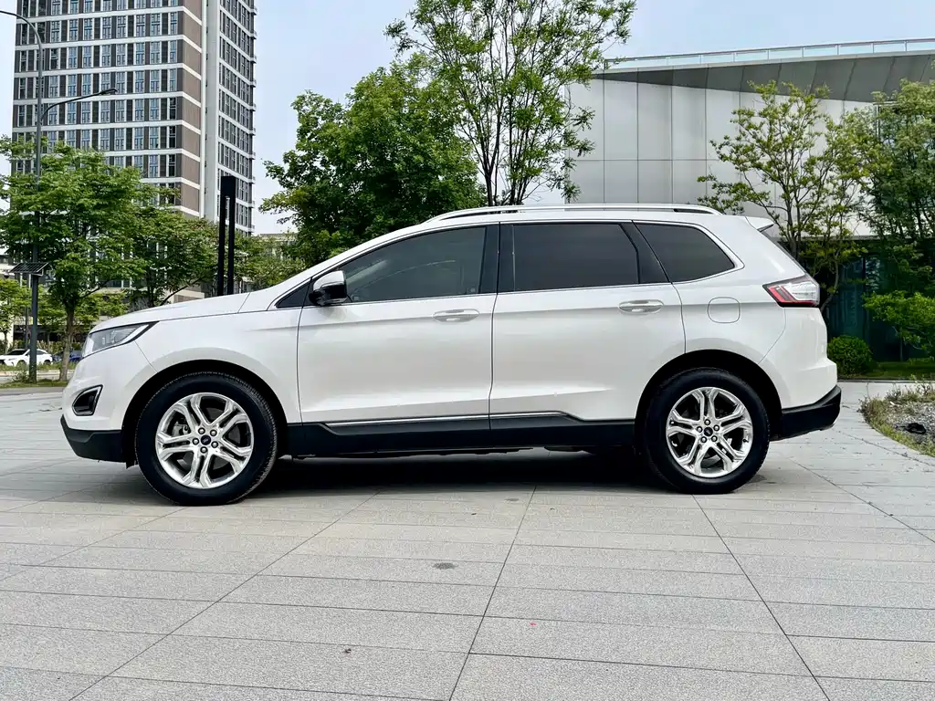 Ford Edge 2018 — фото 25