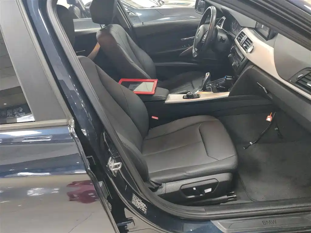 BMW 3 Series 2015 — фото 20