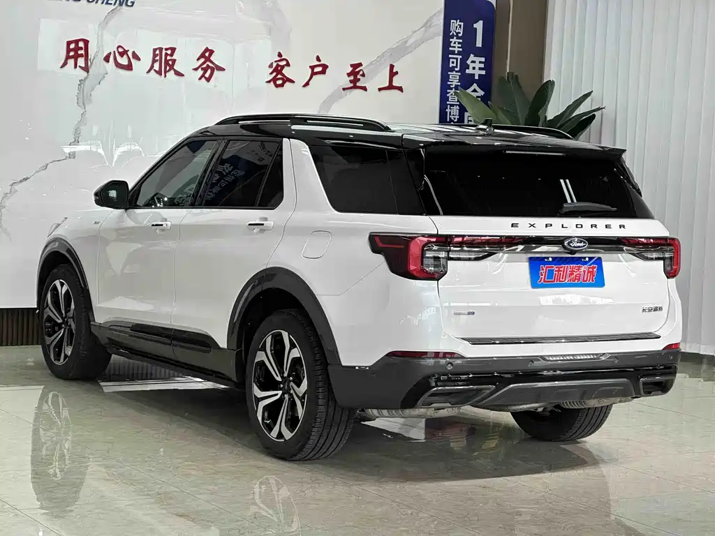 Ford Explorer 2024 — фото 17