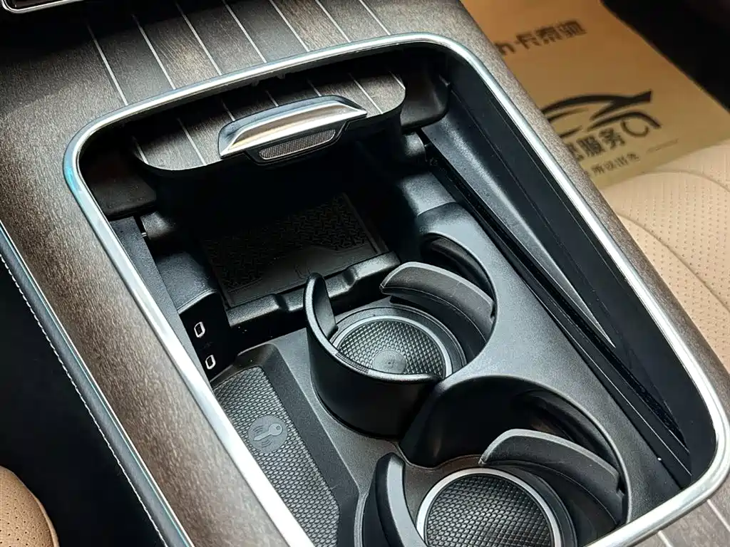Mercedes-Benz E-Class 2025 — фото 18