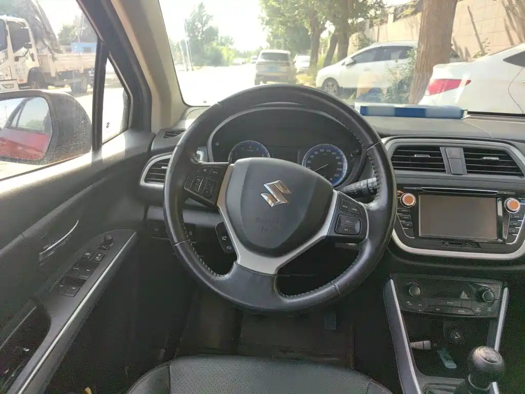 Suzuki S-Cross 2015