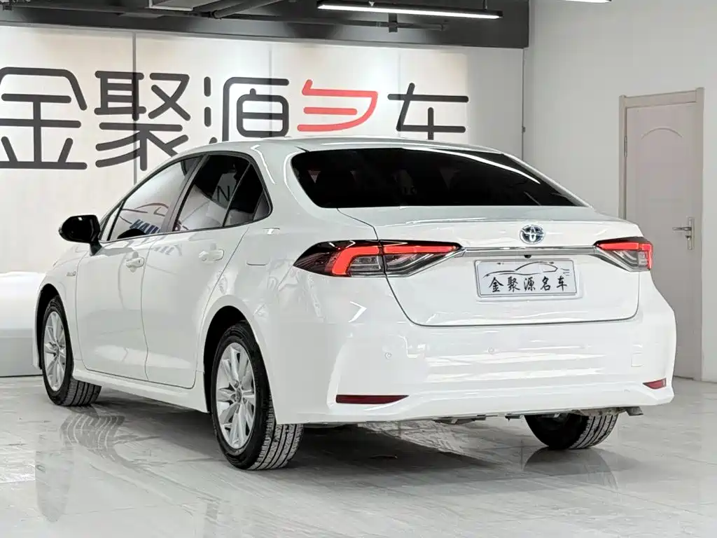 Toyota Corolla 2023 — фото 4