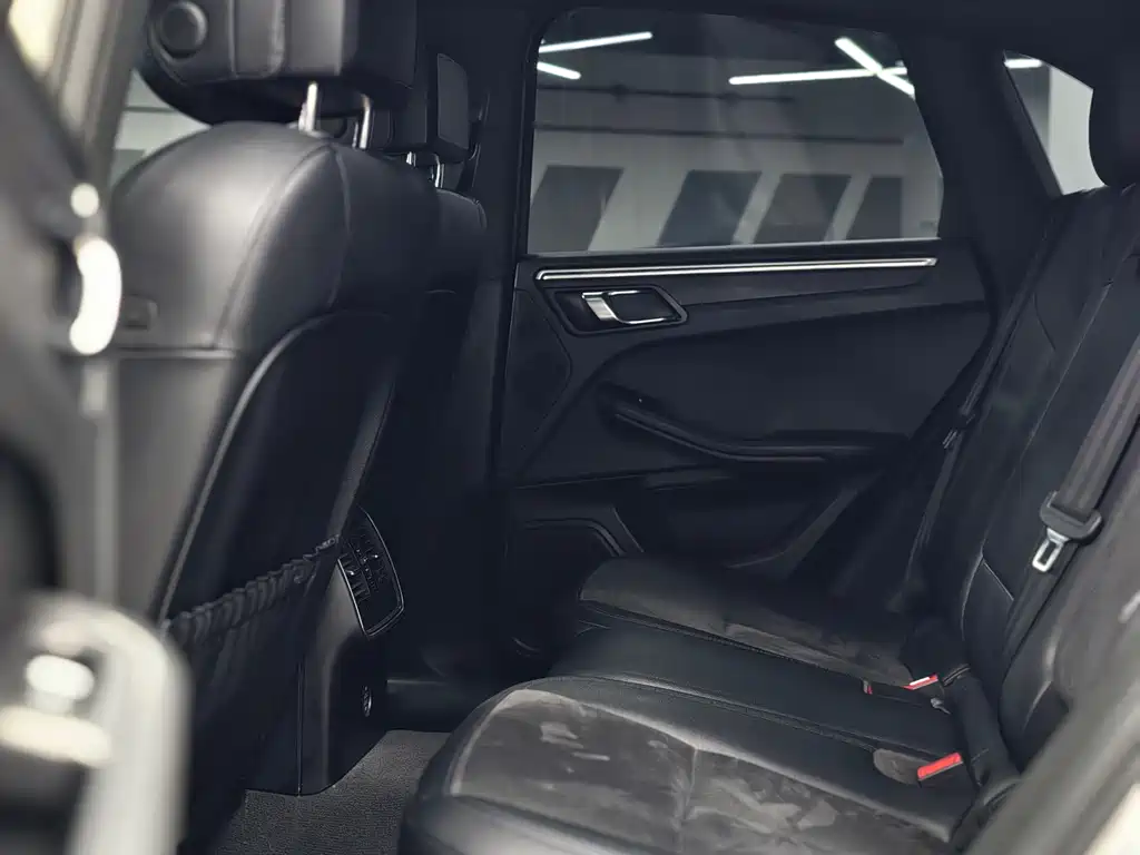 Porsche Macan 2017 — фото 10