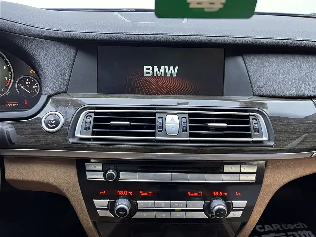 BMW 7 Series 2009 — фото 26
