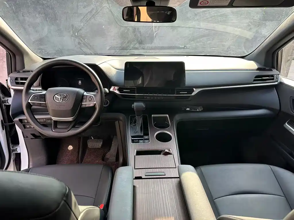 Toyota Granvia 2025