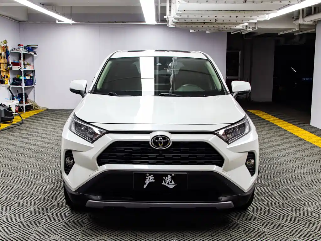 Toyota RAV4 2022 — фото 2