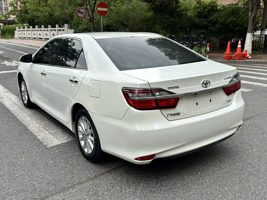 Toyota Camry 2015 — фото 5