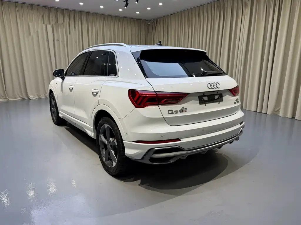 Audi Q3 2023 — фото 12