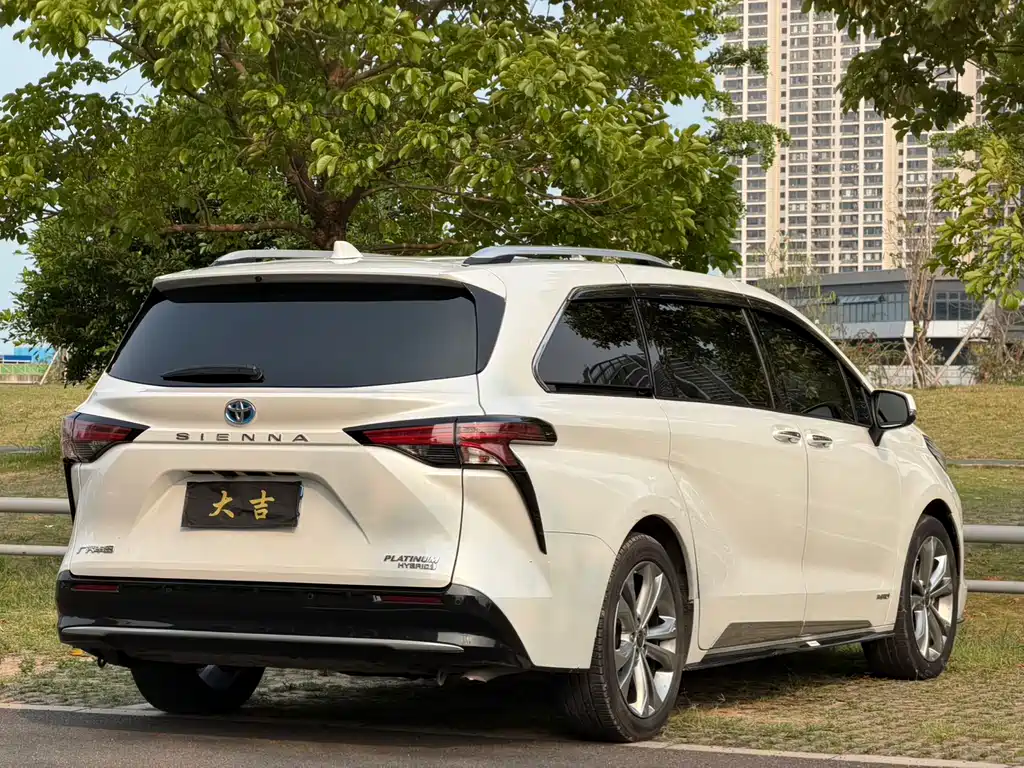 Toyota Sienna 2023 — фото 27