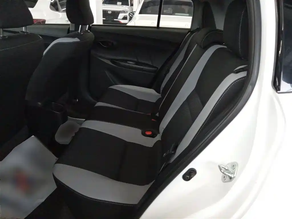 Toyota Yaris L 2022 — фото 17