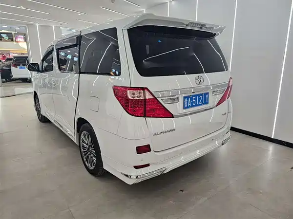 Toyota Alphard 2012