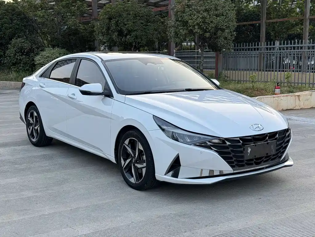 Hyundai Elantra 2022