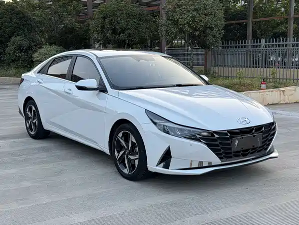 Hyundai Elantra 2022