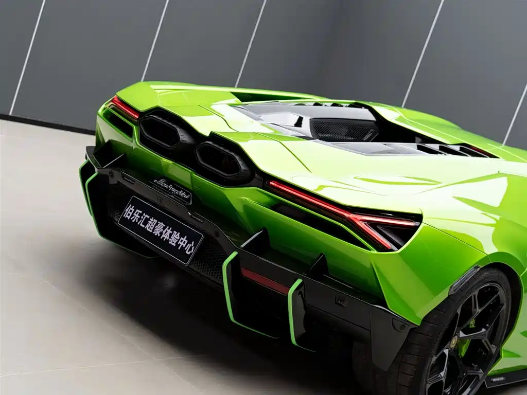 Lamborghini Revuelto 2025 — фото 10