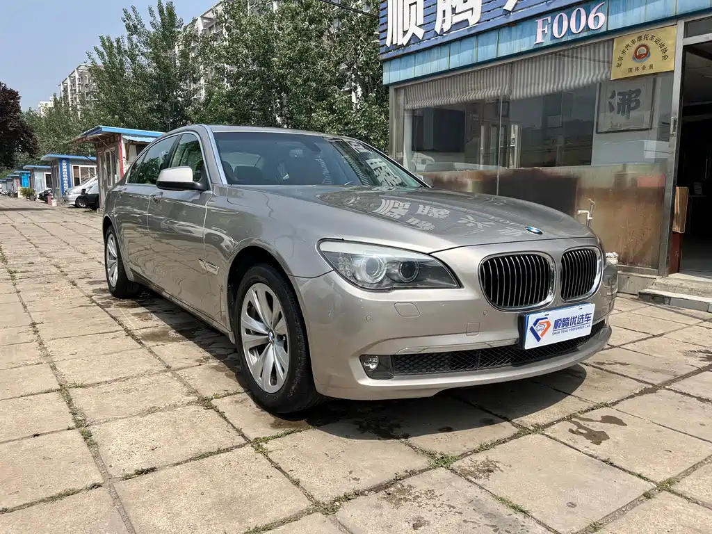 BMW 7 Series 2010 — фото 3