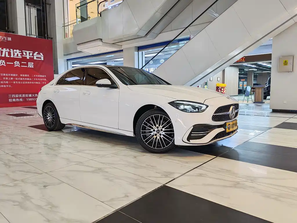 Mercedes-Benz C-Class 2025 — фото 1