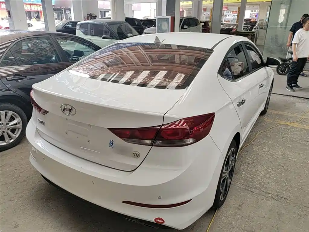 Hyundai Elantra 2019 — фото 5