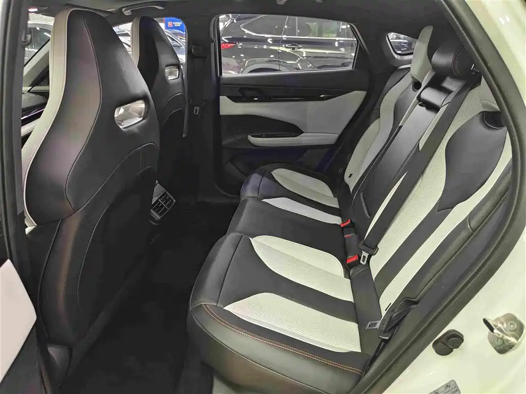 Changan UNI-V Smart Electric Idd 2024 — фото 9