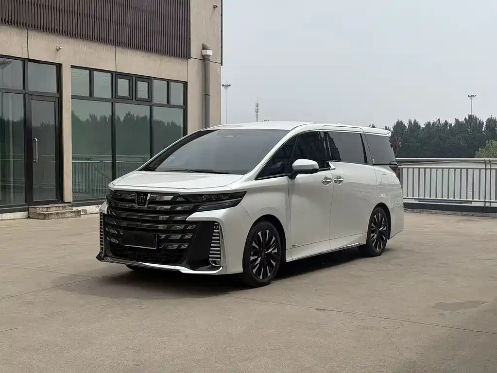 Toyota Vellfire 2023 — фото 1