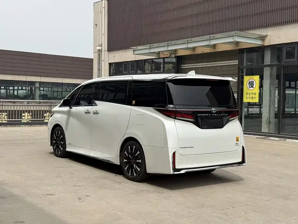 Toyota Vellfire 2023 — фото 6