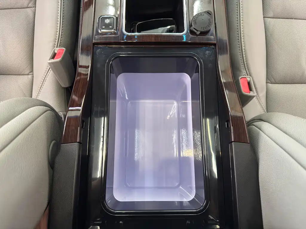 Toyota Sienna 2017 — фото 15