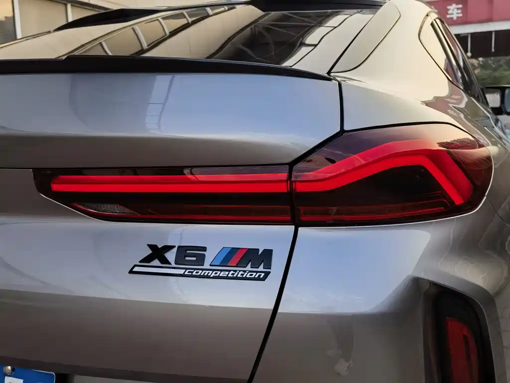 BMW X6 M 2022 — фото 18