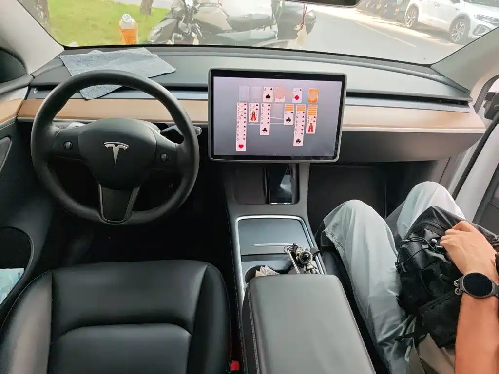 Tesla Model Y 2021 — фото 10