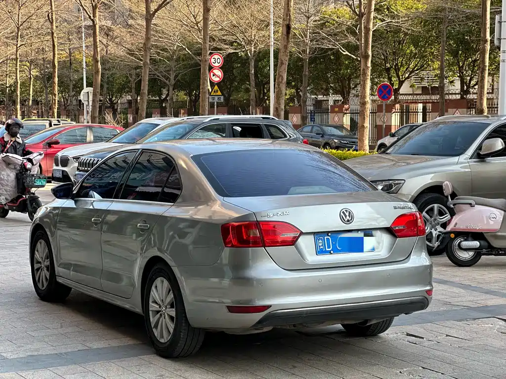 Volkswagen Sagitar 2014