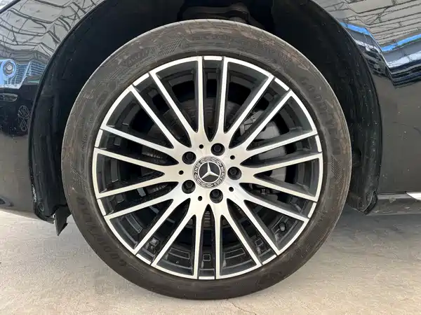 Mercedes-Benz C-Class 2024