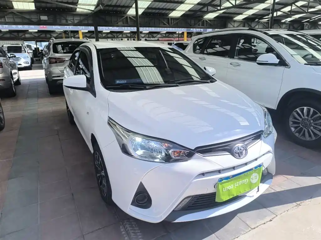Toyota Yaris L 2021