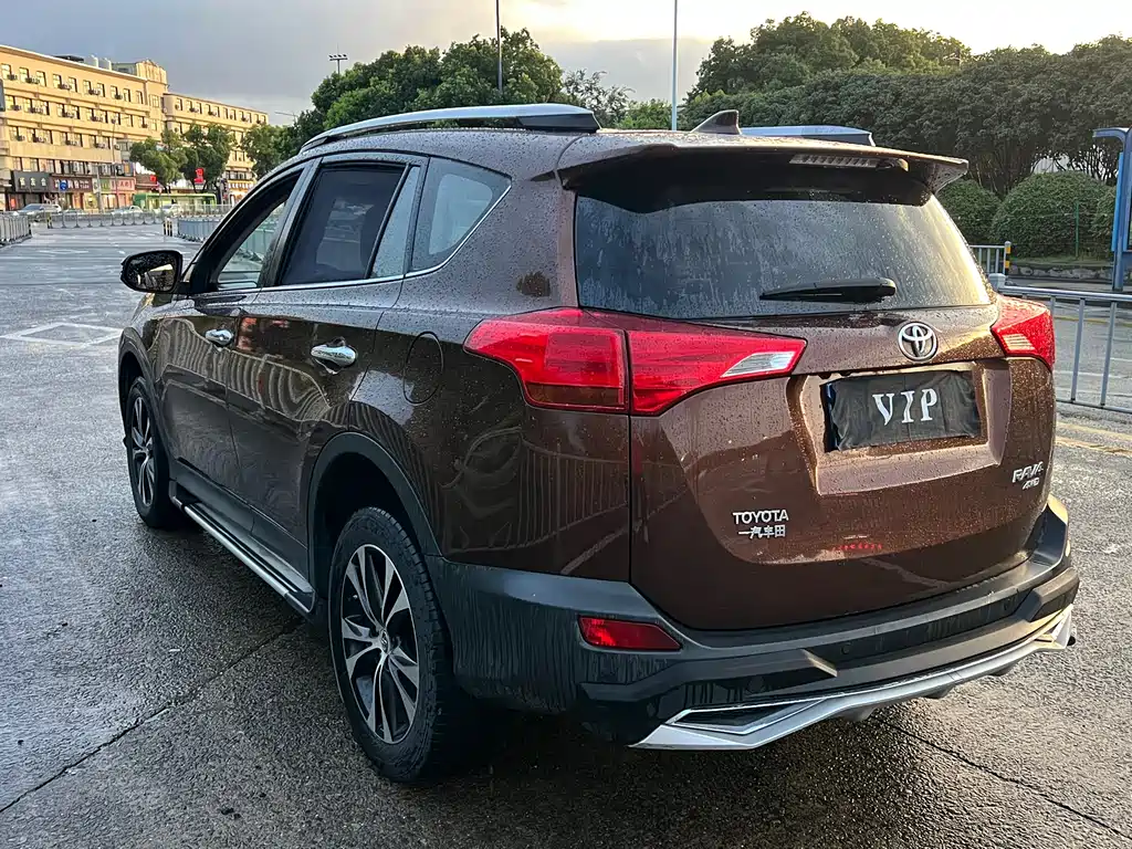 Toyota RAV4 2015 — фото 15