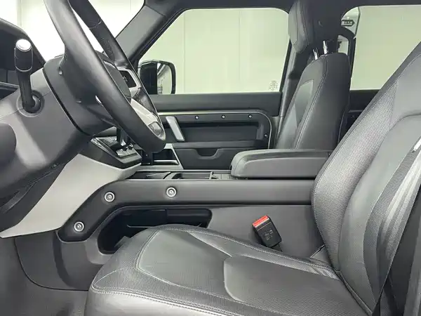Land Rover Defender 2023