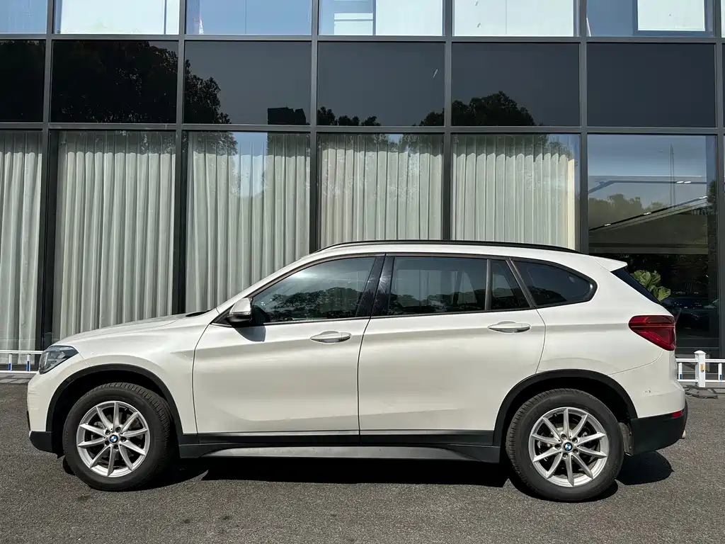 BMW X1 2019 — фото 3