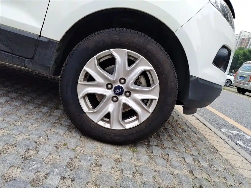 Ford Ecosport 2015 — фото 26