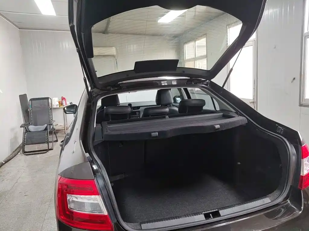 Skoda Octavia 2017 — фото 19