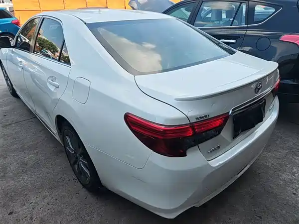 Toyota Reiz 2013