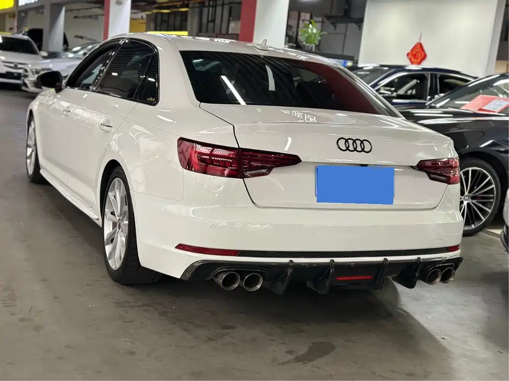 Audi A4L 2018 — фото 14