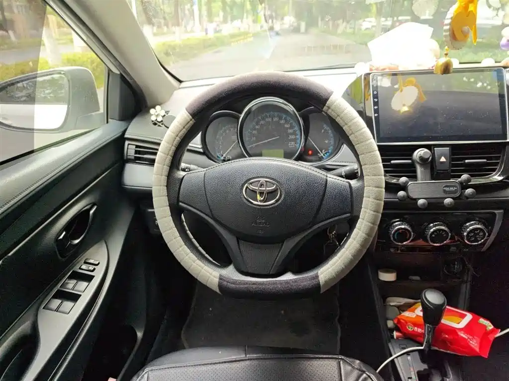 Toyota Yaris L 2016 — фото 6