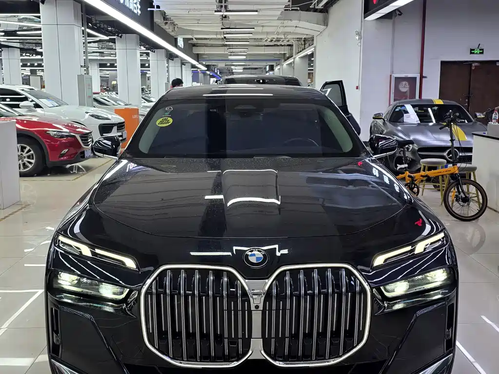 BMW 7 Series 2024 — фото 2