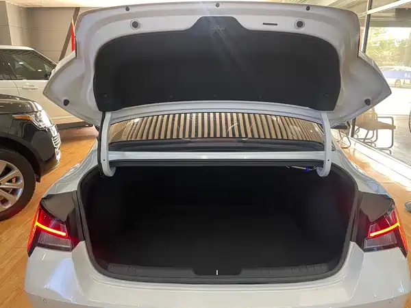 Hyundai Elantra 2023