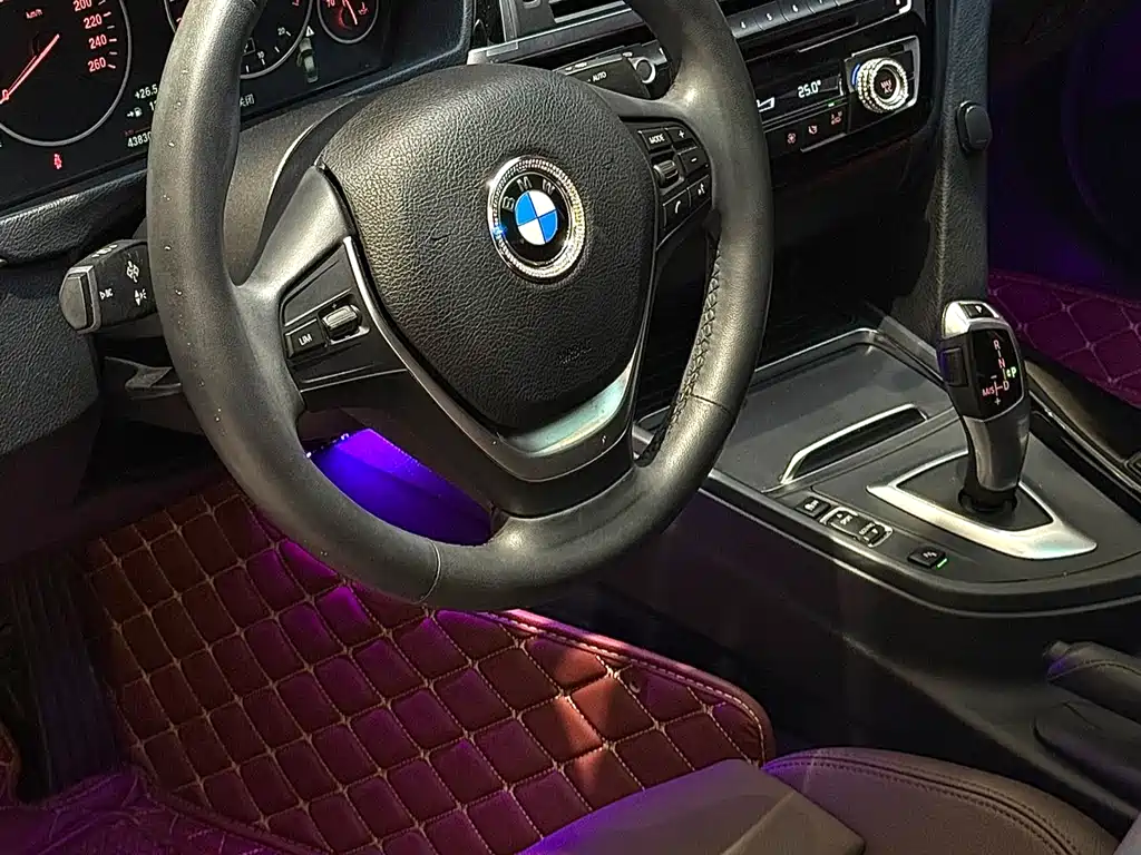 BMW 3 Series 2019 — фото 20