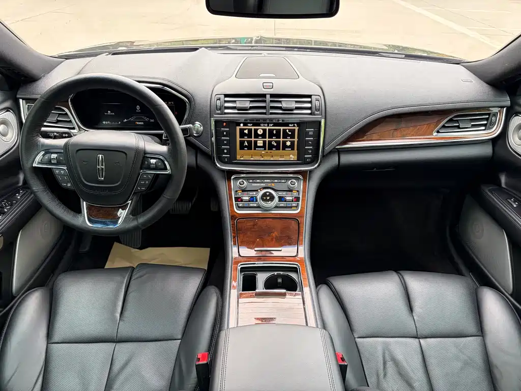 Lincoln Continental 2018 — фото 10