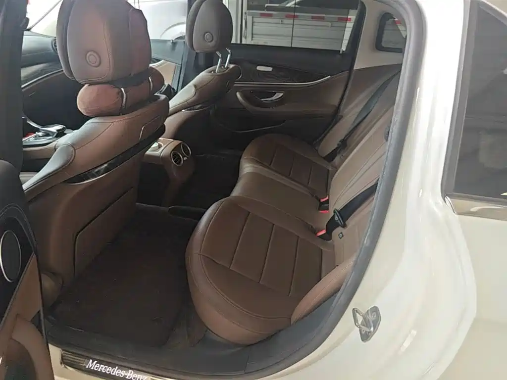 Mercedes-Benz E-Class 2018 — фото 17