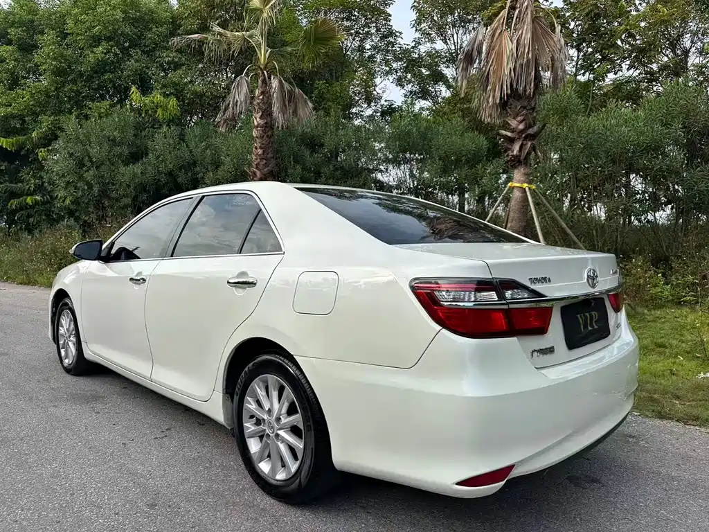 Toyota Camry 2017 — фото 4
