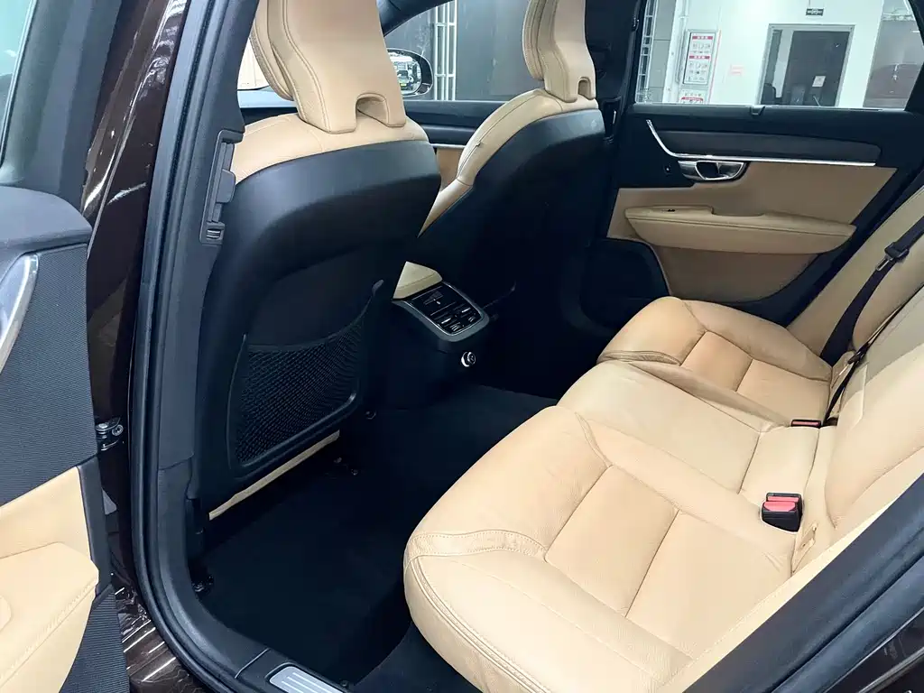 Volvo V90 2019 — фото 12