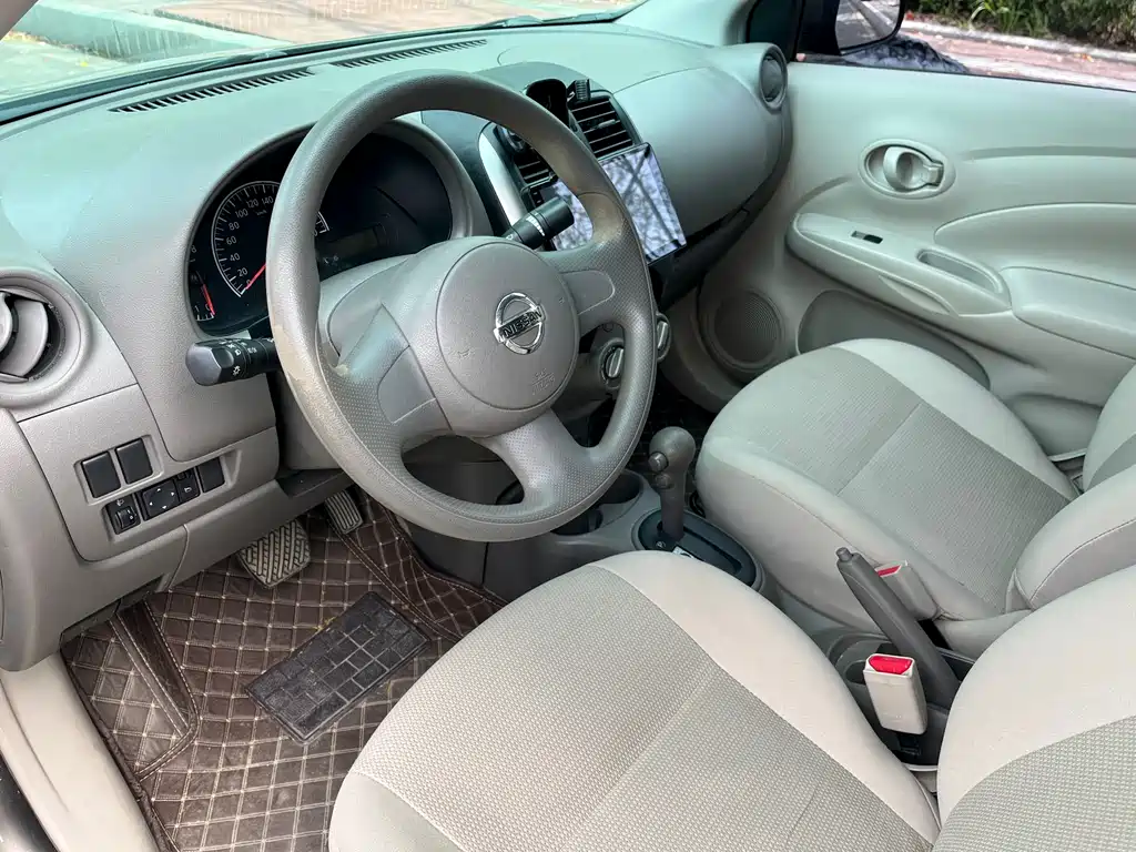 Nissan Sunny 2012