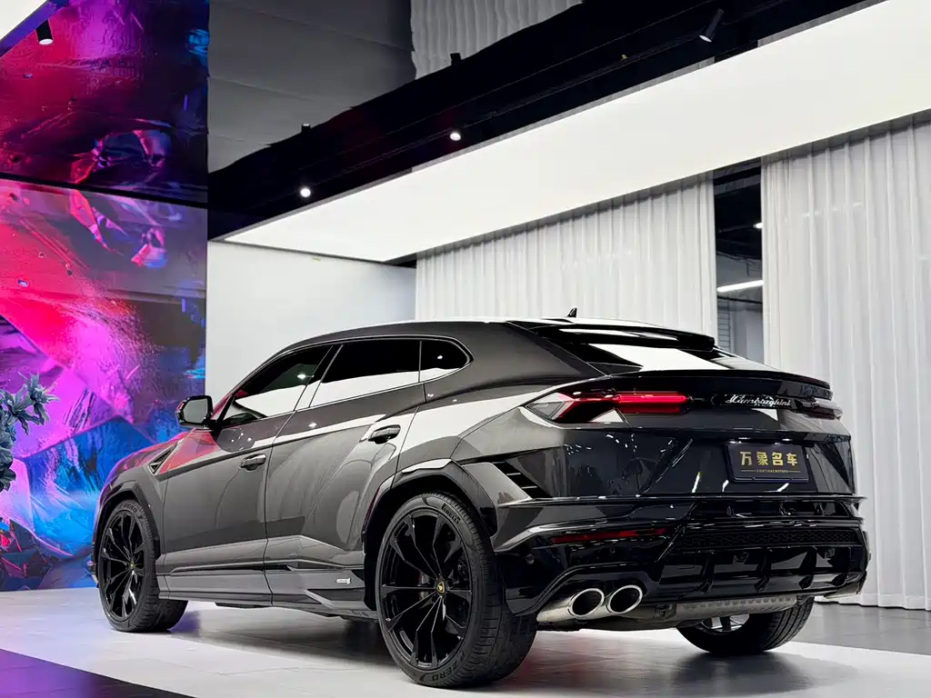 Lamborghini Urus 2024 — фото 17